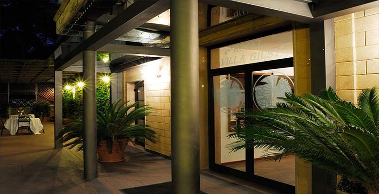 吉西别墅酒店 卡斯特拉巴特滨海 外观 照片