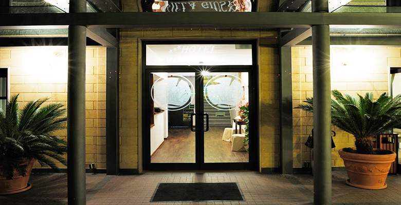 吉西别墅酒店 卡斯特拉巴特滨海 外观 照片